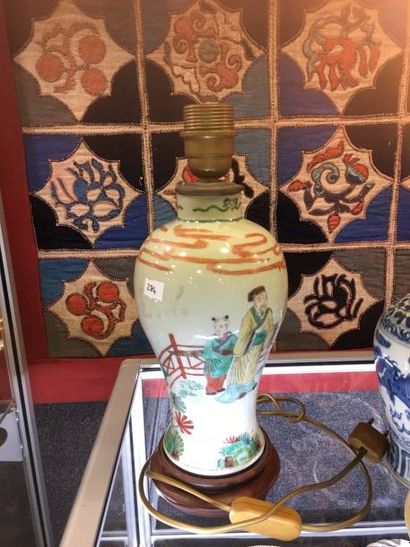 null Vase balustre monté en lampe, déc. Famille verte de st Kangxi, sage et élève,...