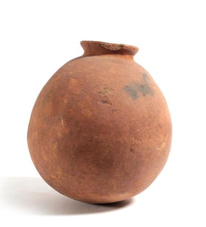 Nigéria, Culture Bura 
Urne
Terre cuite ocre
Haut.: 40 cm