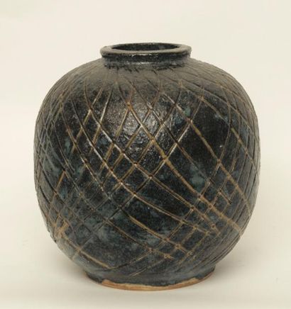 Japon, début XX° siècle Céramique
Vase ceramique
Technique de raku
Diam.: 30 cm