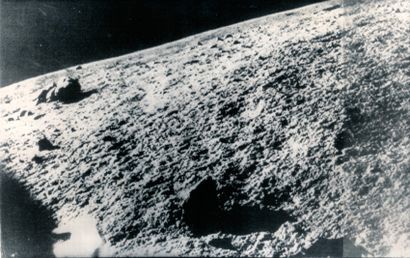 null LUNE. Très rare vue de la Lune depuis la sonde spatiale soviétique "LUNA 13"....