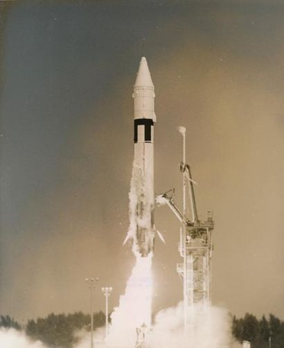 null Nasa. Lancement d'une fusée Centaur F-1 du Pas 36 de Cap Canavéral. 8 mai 1962.Tirage...
