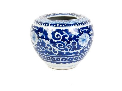 null Chine

Pot à gingembre en porcelaine bleu et blanc

XIX° siècle

H 19 cm