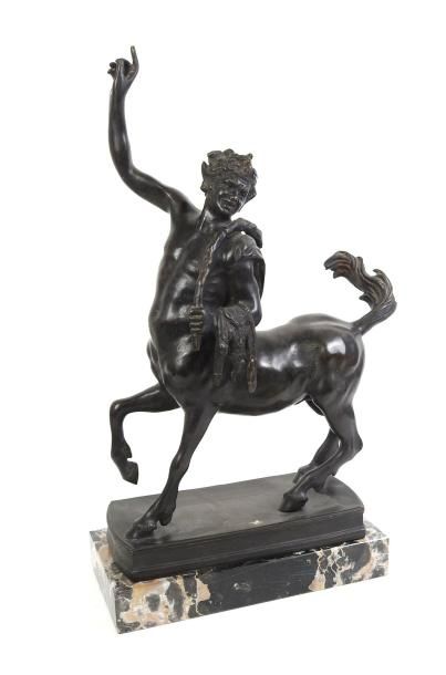 null Centaure en bronze à patine brune

XIX° siècle

Terrasse en marbre

H 60, L...