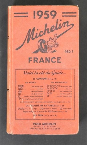 null GUIDES MICHELIN ANNEES 1951 à1962

Pleine toile en percaline rouge, plats imprimés

Bien...