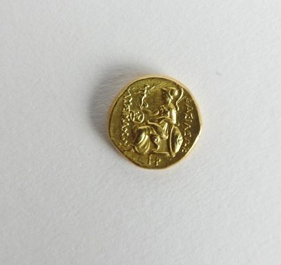 null Représentation d'une monnaie au profil d'Alexandre le Grand.
Or.