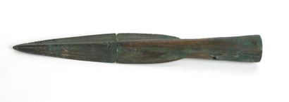 null Lance à douille de grande taille Bronze à patine verte 22 cm
(Restauration ancienne)
Age...