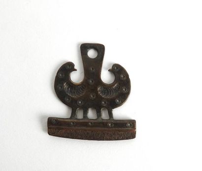null Rasoir à décor de double oiseau Bronze dépatiné et fer 5, 5 cm
Style antique...