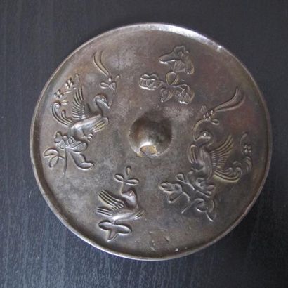 null Miroir circulaire aux oiseaux. Bronze. D 9. 5cm Chine. Style des Song.