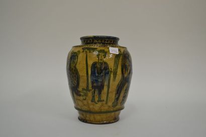 null Vase ovoïde, décor d'animaux & soldats, avec lion.
Iran Dyn. Qadjar XIX° siècle.
H...