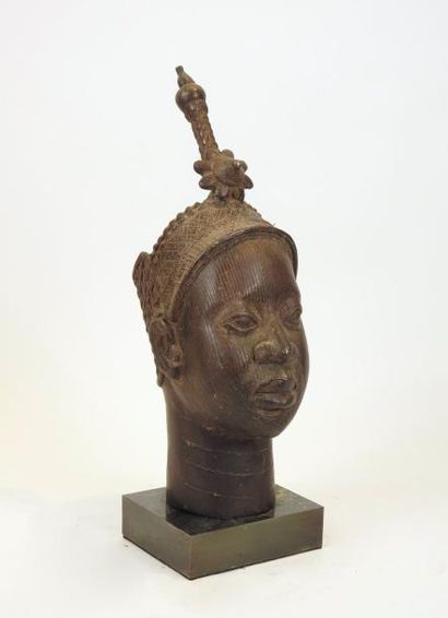 null Tête de princesse
Bronze à la cire perdue
Bénin, dans le style du royaume d'Ifé
Vers...
