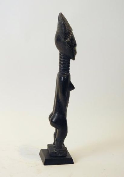 null Statuette
Bois à patine brune
Yombe, Congo
H 60 cm