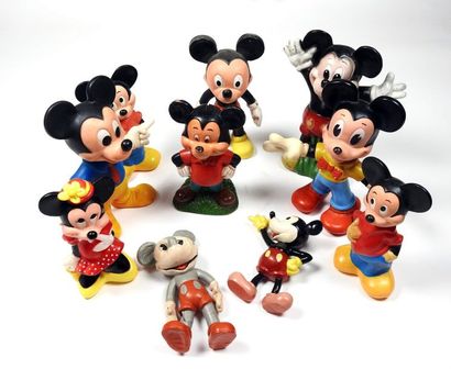 DISNEY Ensemble de 10 figurines Mickey de grande taille, certains en pouet-pouet
Années...