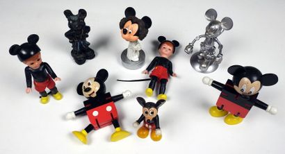 DISNEY Ensemble de 8 figurines détournant l'univers de Mickey, dont Star Wars, Madame...