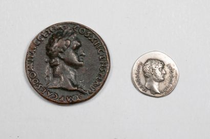 null Deux monnaies. Epoque romaine. Bronze et argent.