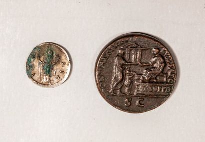 null Deux monnaies. Epoque romaine. Bronze et argent.