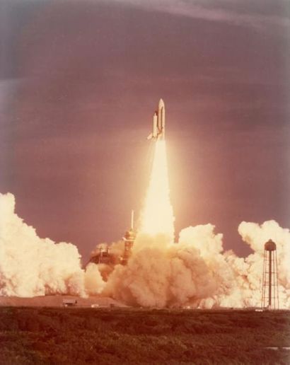null Nasa. Vue histoirique du premier décollage de la navette spatiale : Columbia...