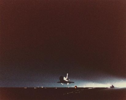 null NASA. Magnifique atterissage de nuit de la navette spatiale Challenger (Mission...