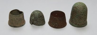 null Ensemble de 4 dés à coudre

Bronze et cuivre 1 à 2,5 cm

Moyen Age