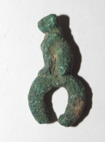 null Amulette représentant un chat, Bastet

Bronze 3,5 cm

Egypte antique