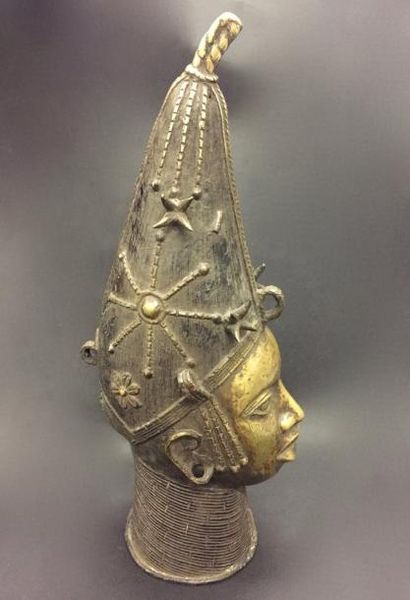 null Afrique

Tête Ife, Benin

Alliage de Bronze

H 58,7 cm