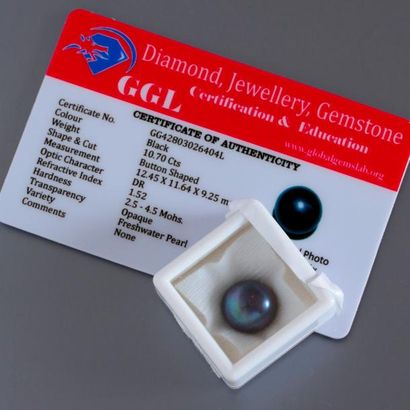 null Perle de culture "bouton" couleur grise, certifiée par le laboratoire GGL, poids...