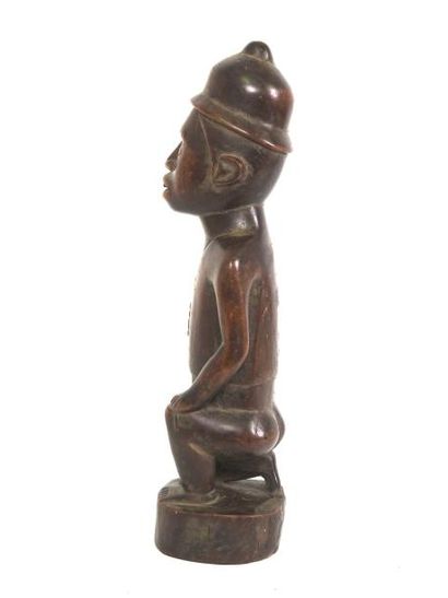 null Afrique

Très belle statuette de type colon

Bois à patine miel

H 34,5 cm