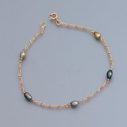 null Fin bracelet en or jaune, 750 MM, orné de cinq perles Keshi baroques, Tahiti,...