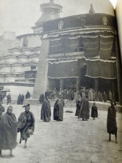 Lafugie. Au Tibet. Voyage Asie Paris, J. Susse, sans date. Reliure, format in8, en...
