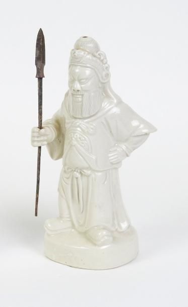 EXTREME ORIENT Chine, vers 1900-1920

Statuette en porcelaine blanc de Chine, repre?sentant...