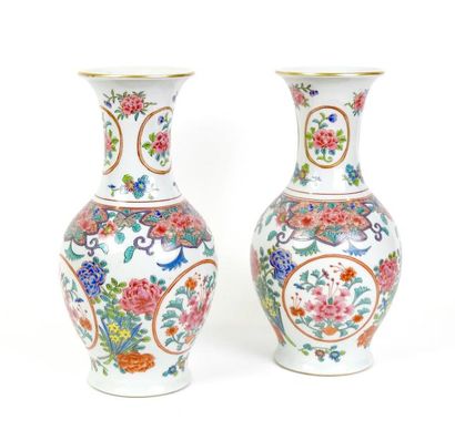 EXTREME ORIENT Chine

Paire de vases en porcelaine et e?maux de la famille rose a?...