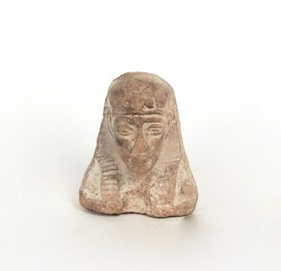 null Buste de pharaon 

Terre cuite 8 cm

Style ptolémaique