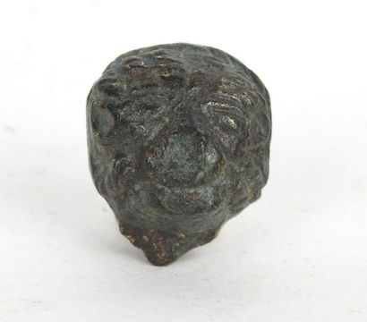 null Belle applique représentant un visage leoniforme

Bronze 2,5 cm

Période ro...