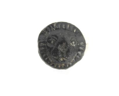 null Clou en forme de lion

Bronze 1,8 cm

Période romaine