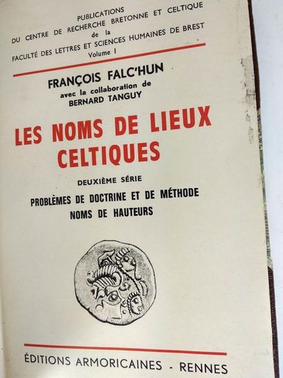 null Falc'hun François.Les noms de lieux celtiques.
Rennes.Editions armoricaines.1970.
In8...