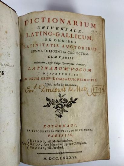 null Dictionnaire latin .

Paris 1786 .

Reliure plein veau de l'époque. Dos à nerfs.
En...