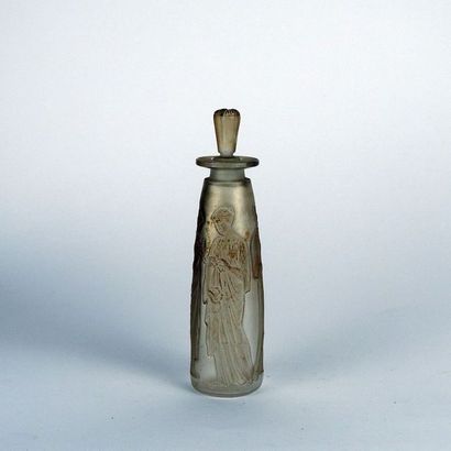 null LALIQUE
Flacon Ambre Antique pour Coty en verre moulé, modèle crée en 1910
Bouchon...