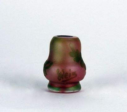 WEIS?Vase miniature en verre à décor de fougères...