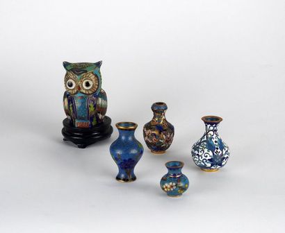 null CHINE

Ensemble de 4 vases en émail cloisonné moderne

On y joint une chouette

2,3...