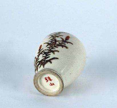 null CHINE JAPON

Ensemble de 8 vases à décor végétal en porcelaine

3 à 7 cm