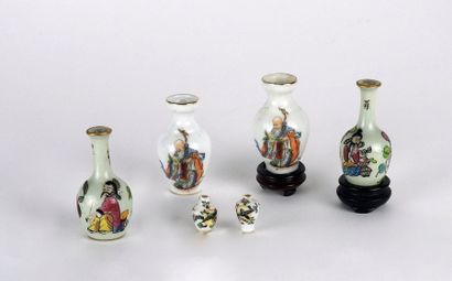 null CHINE

Ensemble de 6 vases à décor de personnages et d'oiseaux en porcelaine

2...