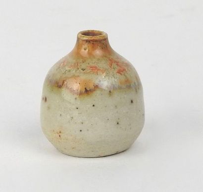 null DELAHERCHE Auguste
Petit vase miniature
Marque en creux ADLH et numéro 100 de...