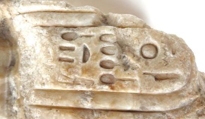 null Exceptionnel fragment de balustrade royale en albâtre ou calcite représentant...