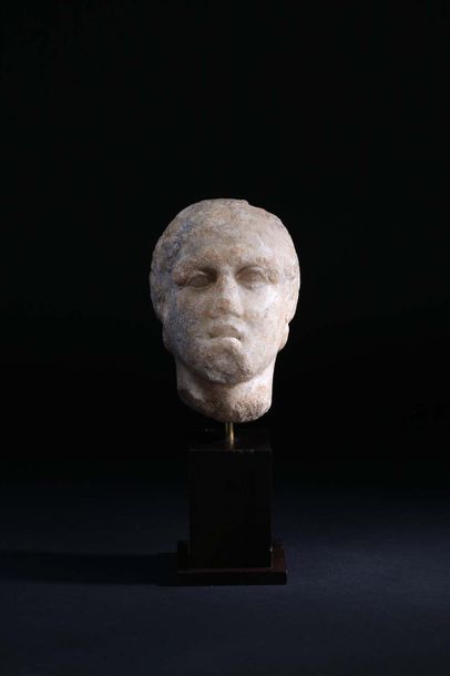 null Tête grecque en marbre attribuée à un des Ptolémés (IX ou X)
Période Hellénistique,...