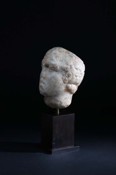 null Tête grecque en marbre attribuée à un des Ptolémés (IX ou X)
Période Hellénistique,...