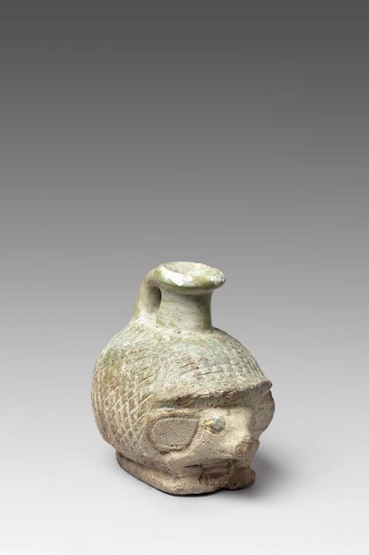 null Vase à parfum en forme de hérisson
Faïence émaillée verte
Grèce, Rhodes, 664-252...