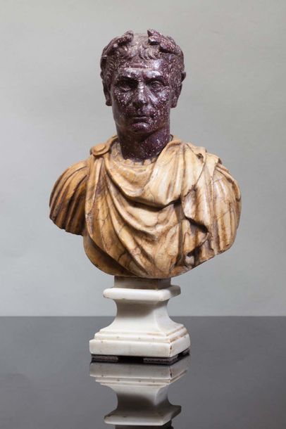 null Deux bustes d'empereur romains sur piédouche
Têtes en porphyre rouge, chlamydes...