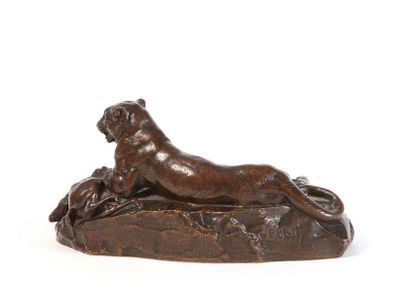 Antoine-Louis BARYE (1796-1875), d'après 
Lionne et antilope
Bronze à patine brune...