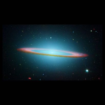 NASA Télescope HUBBLE, 2003
Belle vue à la lumière infra-rouge de la Galaxie du Sombrero...