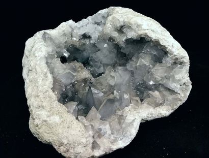 null Géode de Célestine d'un bleu limpide Formation des cristaux parfaite 26 cm
9,8...