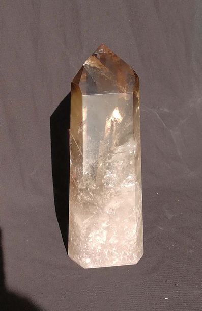 null Cristal de quartz fumé
Brésil
H 27 cm
2,45kg